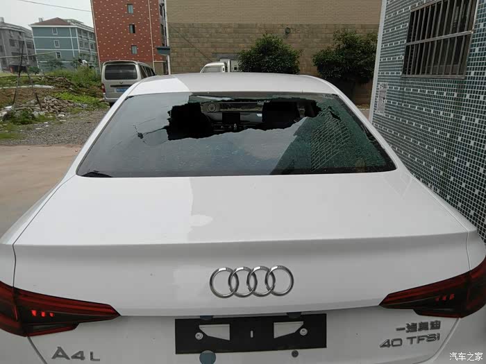【图】后挡风玻璃莫名奇妙碎了_奥迪a4l论坛_汽车之家论坛