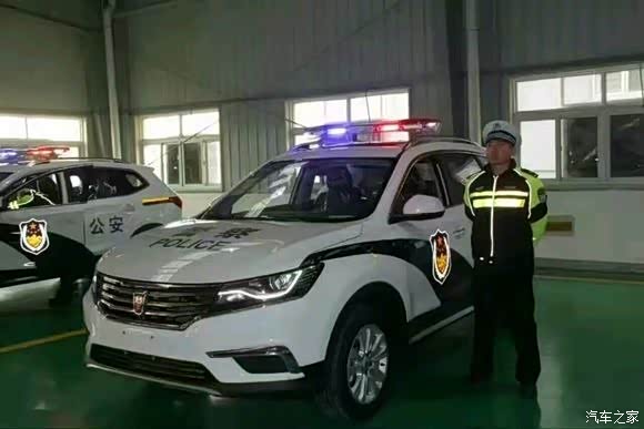 先来警车开路