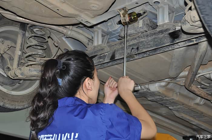 原来美女是这样修车的之小7保养记