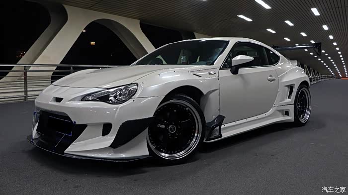 火箭兔v3宽体上身提车大半年终于拍到牌照