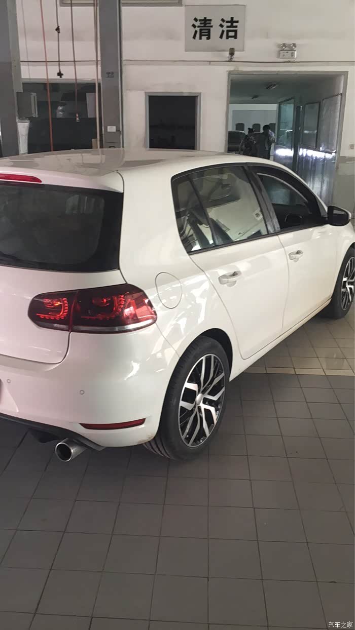 高尔夫6轮毂改装后轮胎摩察叶子板