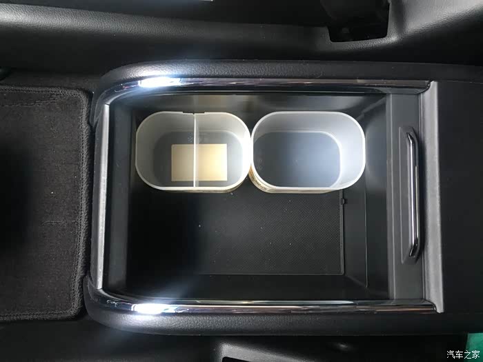 6 | 回复: 0 艾力绅论坛 前排中央储物盒.告别凌乱.