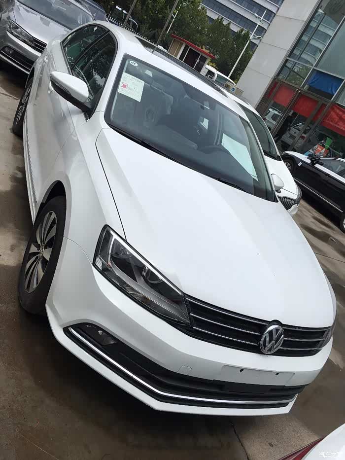 2017款新速腾14t手豪极地白提车作业及首保分享