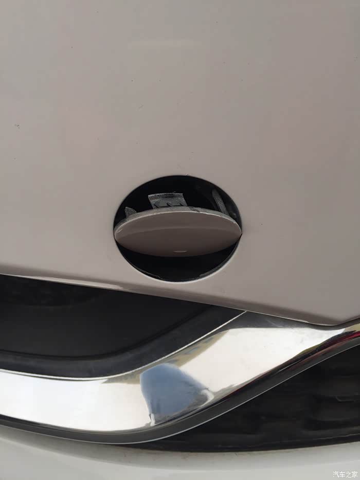 拖车勾那个盖子怎么打开打开了还可以再装回去吗