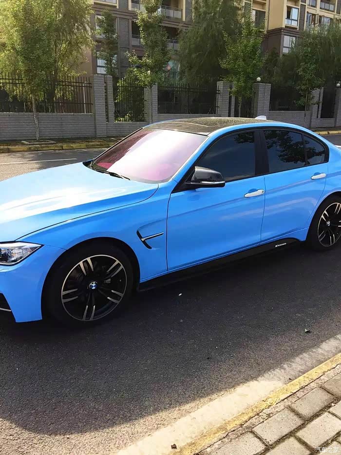 宝马3系320i的改装之路天空蓝贴膜走起