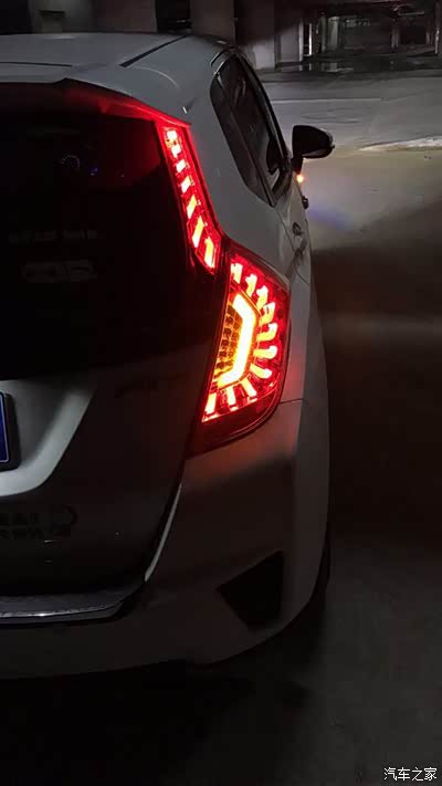 张他夜间尾灯照片来给你们看看