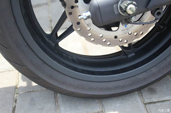 牌轮胎,抓地力感觉比我以前的650,差点,用用也够
