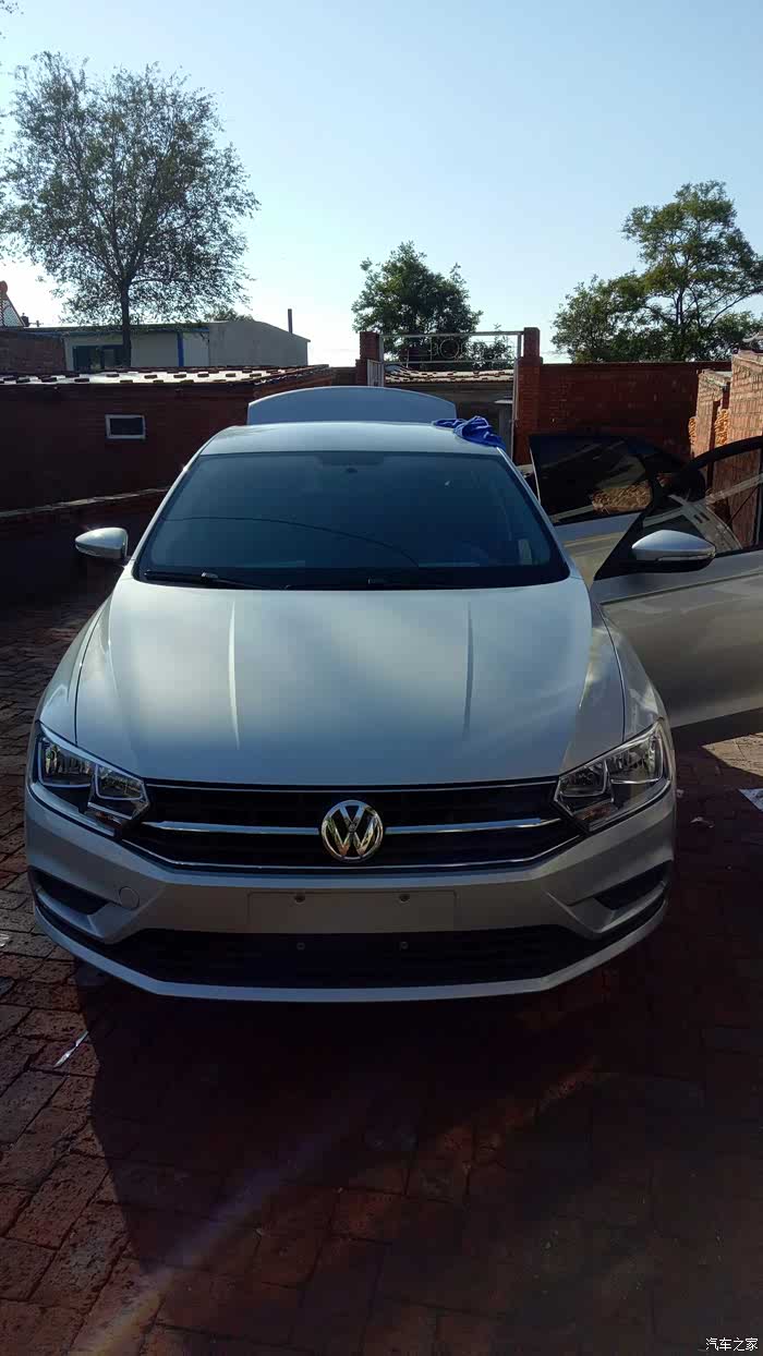 18款宝来前脸是这样的吗