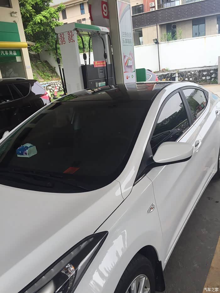 提车第八天车顶黑膜已贴完成