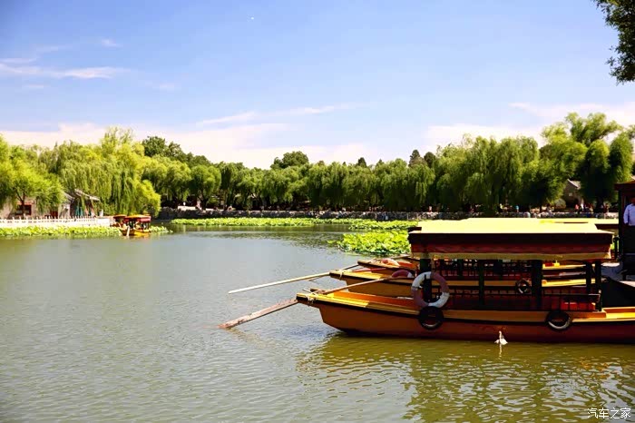 北京蓝天与北海公园的白塔太液池相遇那叫一个美