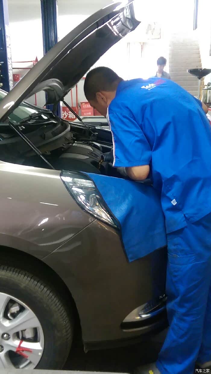 维修技师很专业