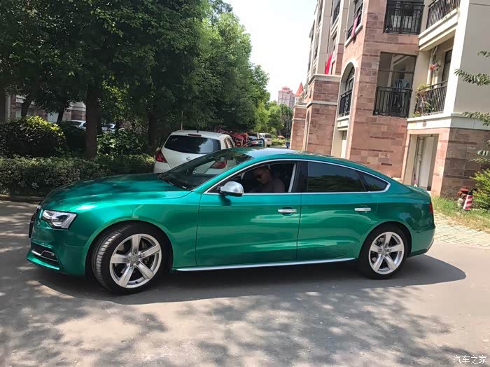 奥迪a5祖母绿改色