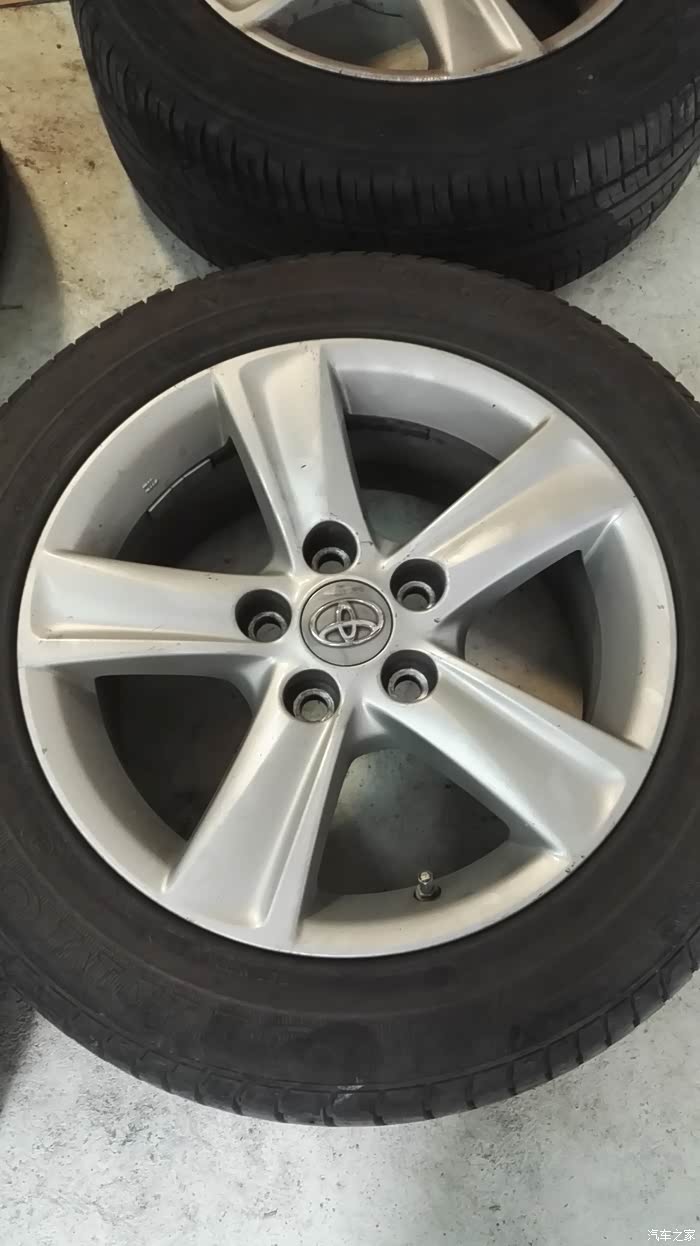 出锐志16寸铝合金轮毂