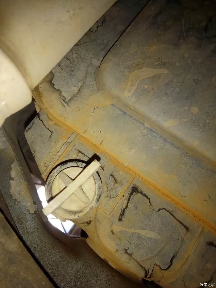 请教水箱出水口