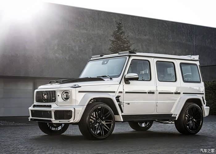 白色的大巴博斯的确挺帅,就是没有备胎了.