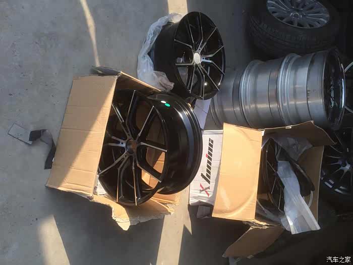 出汉兰达改装19寸轮毂轮胎