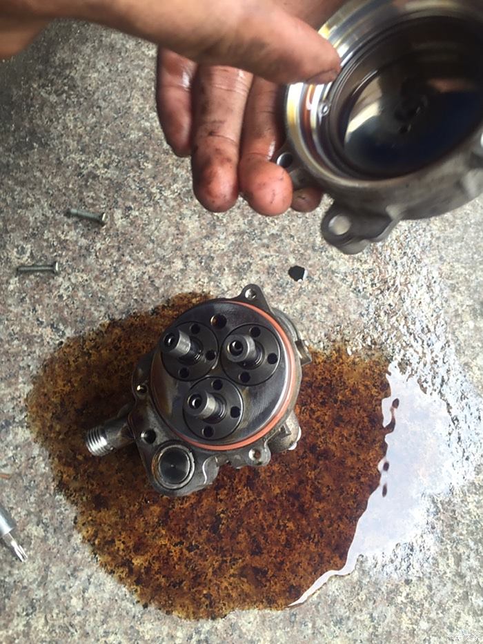 三轮车液压油泵修理图片