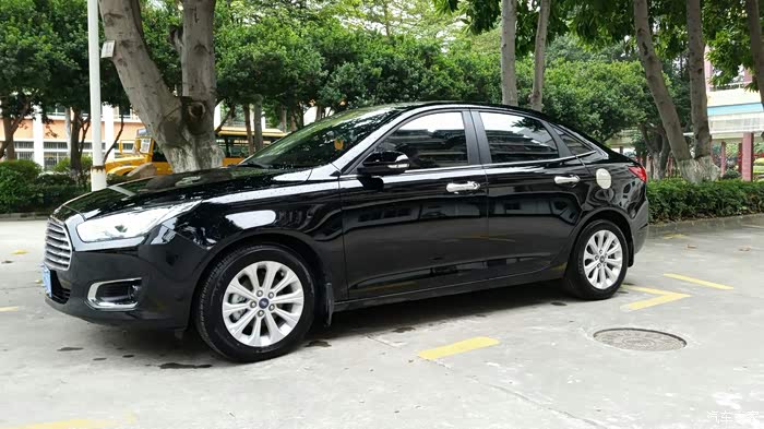 请问福睿斯什么颜色好看