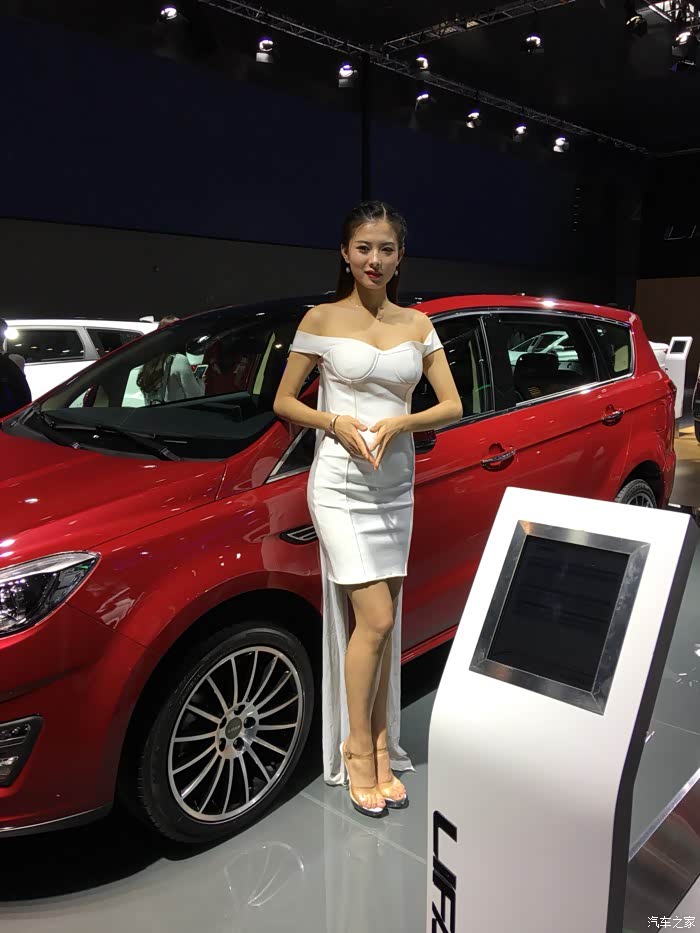 广州车展看力帆x80和美女车模