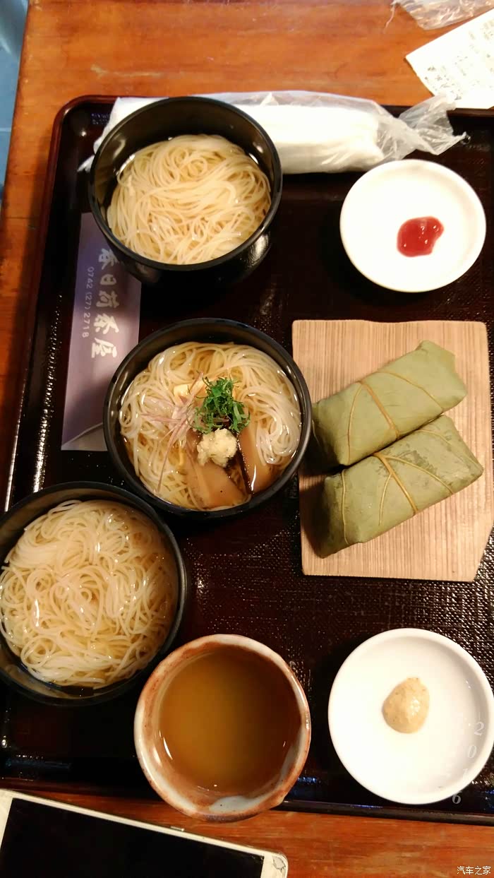 别看是三碗面条,每个比茶盅大不了多少,儿子说太难吃了