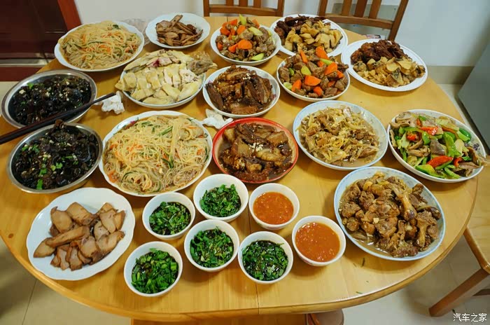 周末家庭聚会 尽享美食大餐