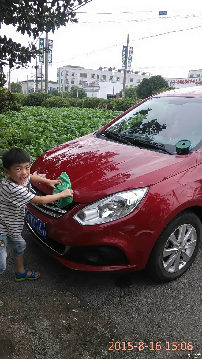 金天没事.给车抹抹油