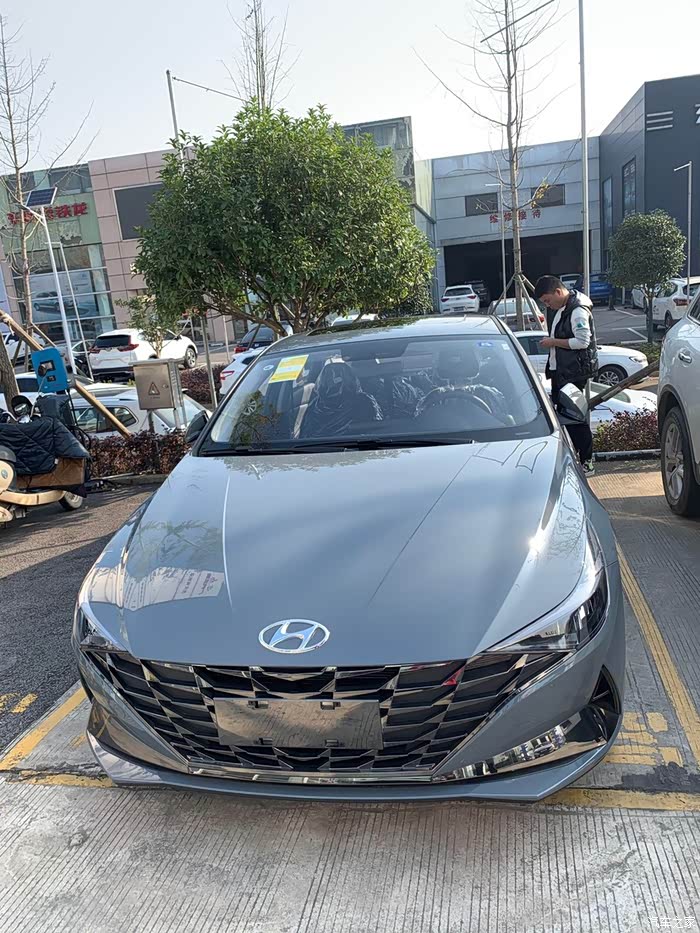 提了伊兰特15尊贵版落地133万