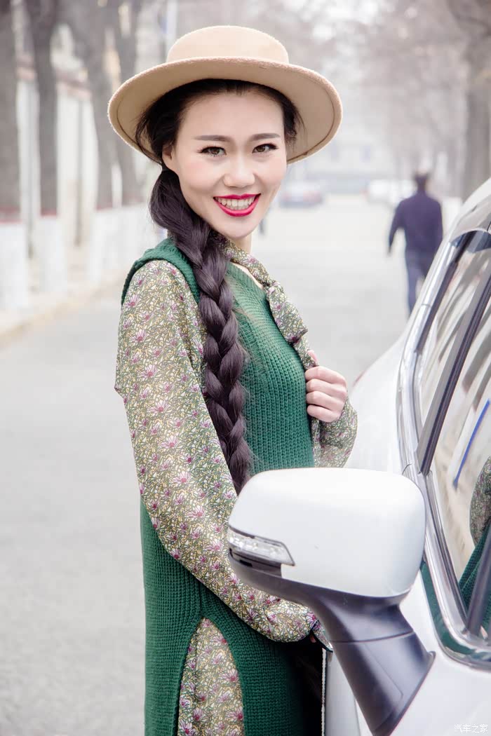 【媳妇当车模】醉美的时光遇见你,麻花辫,大长腿,蠢蠢欲动