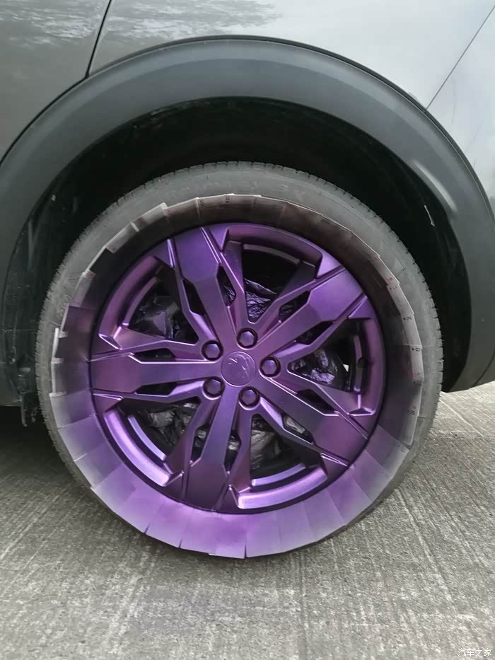 变色龙改色轮毂,效果还不错