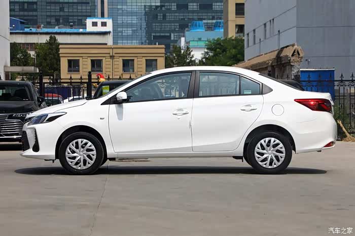丰田威驰外观设计简约大气性价比高6l左右的油耗实力不俗