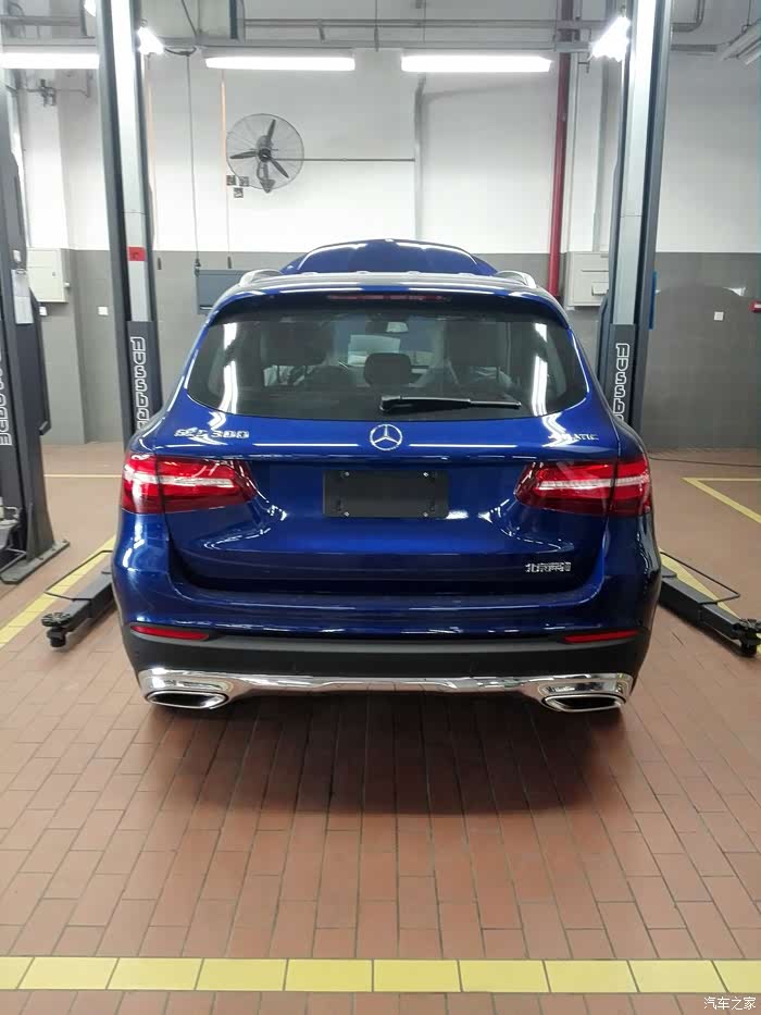 刚刚卖了旧车周末去提宝蓝色glc300豪华加柏林