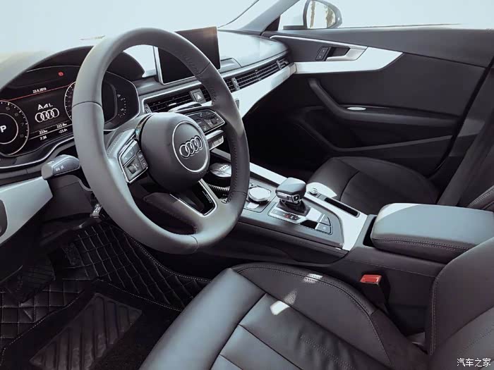 银白色奥迪a4l大灯设计犀利有神整车杀伤力十足