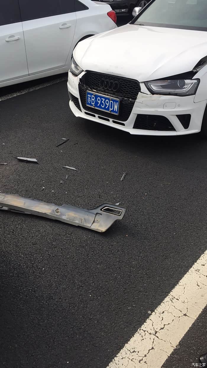 奥迪a4追尾