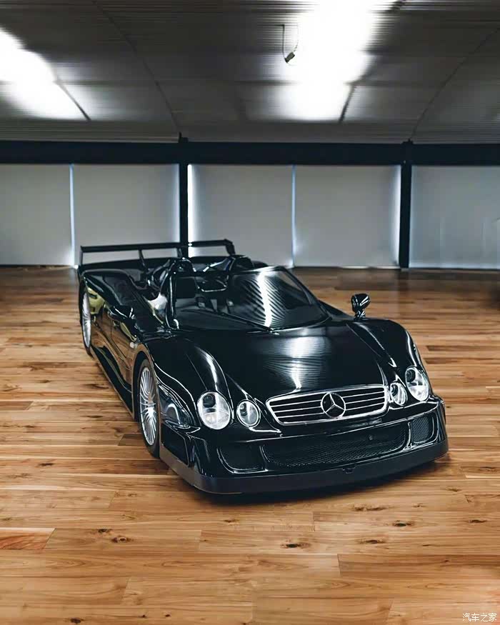 黑色敞篷梅赛德斯clk gtr roadster