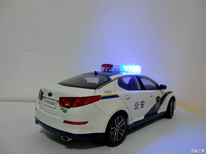 为人民服务118起亚k5警车模型改装爆闪