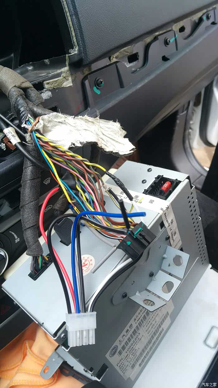 【图】带套的小三加装低音炮(外加高转低音频器)_荣威350论坛_汽车之