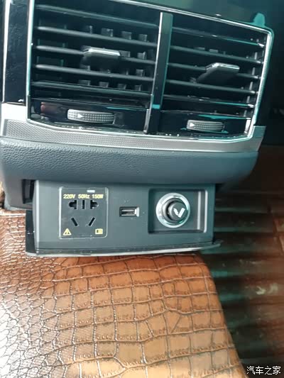 电源插座方便使用!