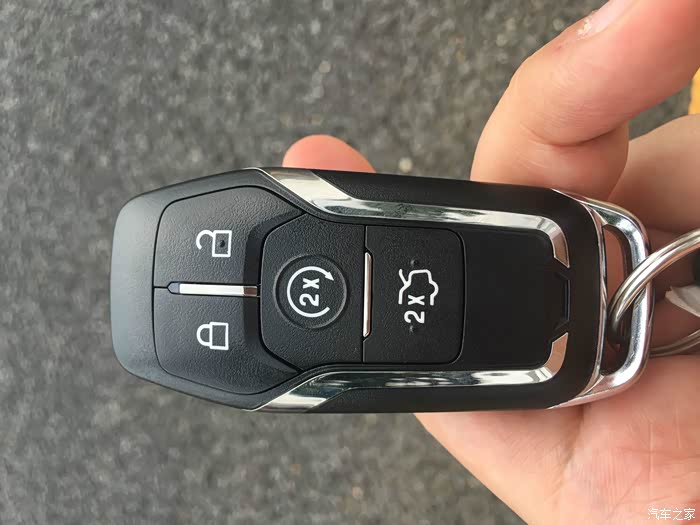 【图】要的就是自然,90后媳妇轻装素颜与宝石红mkz_林肯mkz论坛_汽车