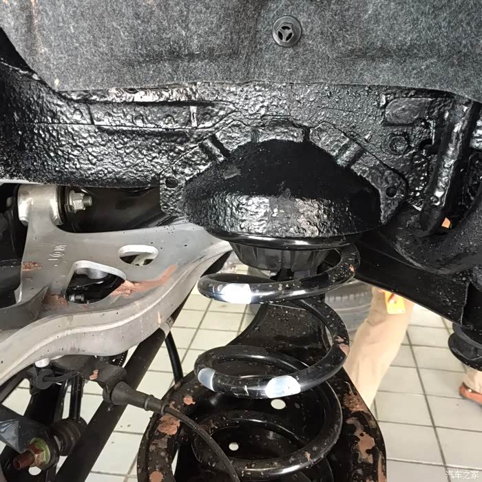 底盘装甲喷涂细节流程作业