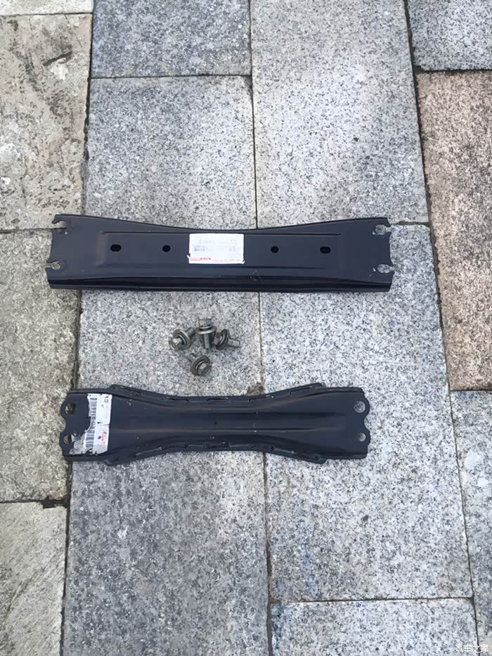 出锐志底盘加强件