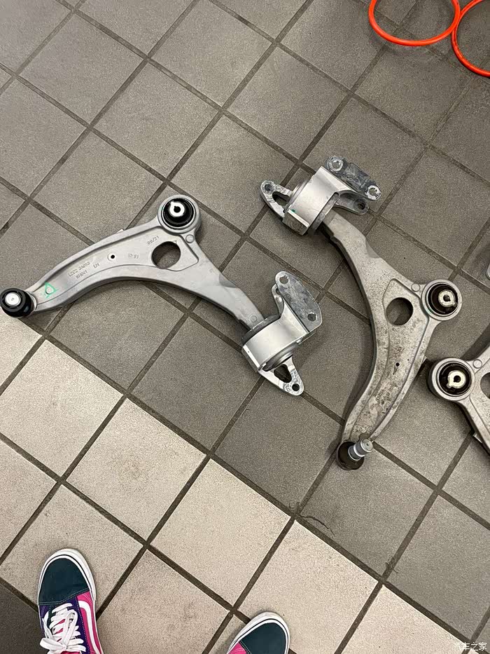 极光下摆臂有质量缺陷 路虎没有能力维修_揽胜极光论坛_汽车之家论坛