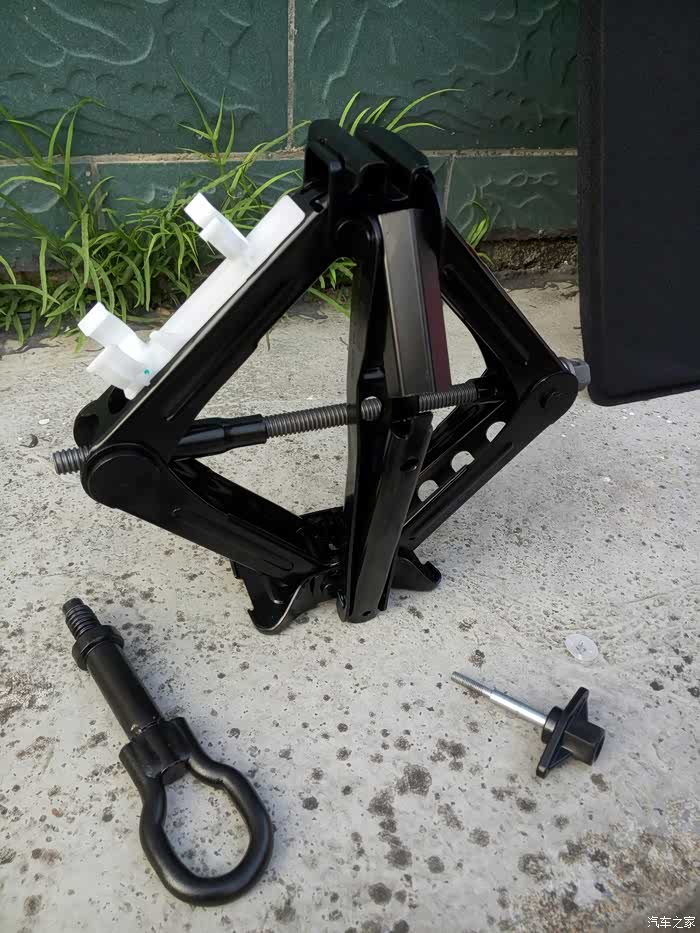 福睿斯的千斤顶怎么用的