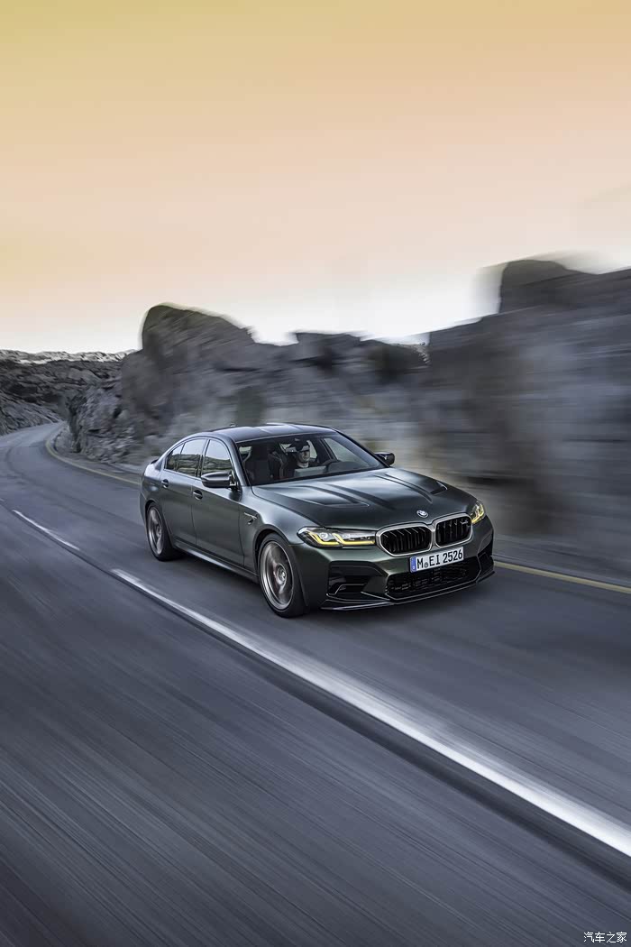 【图】绿色的宝马bmw m5,优雅姿态,外观好看,一路行驶,真无忧_宝马m系