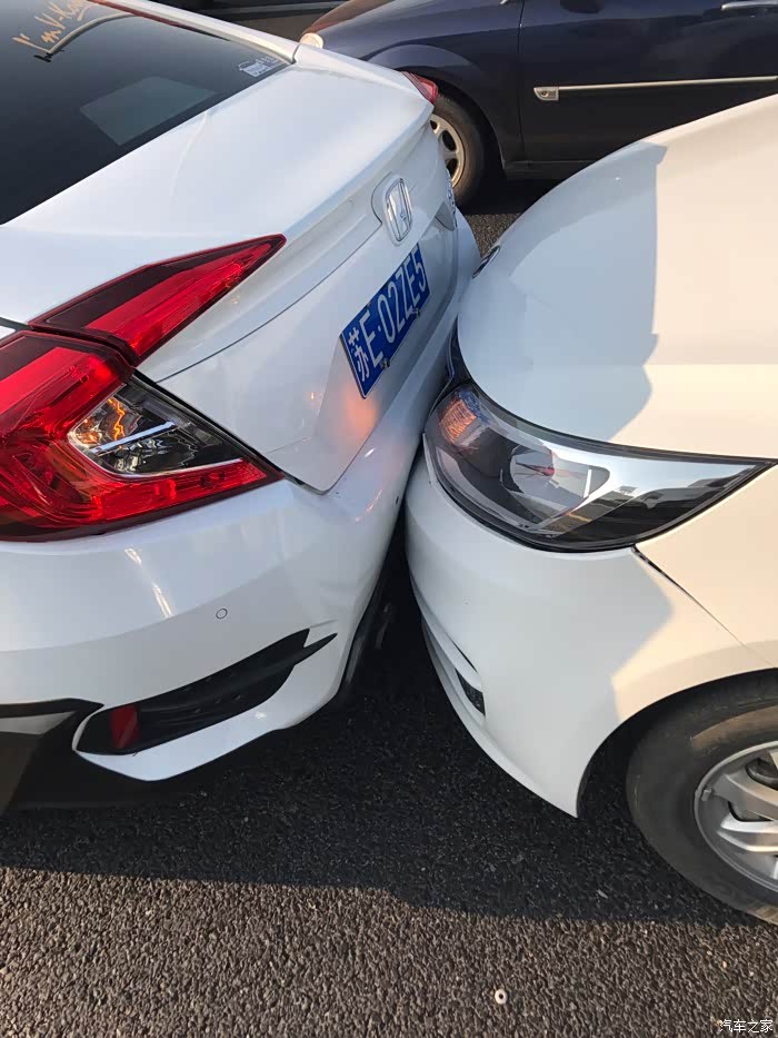 高速被追尾好烦