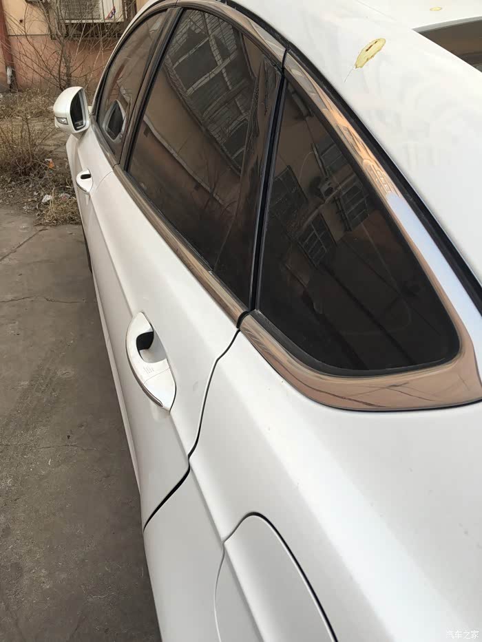 车后门的缝隙都是这么大?