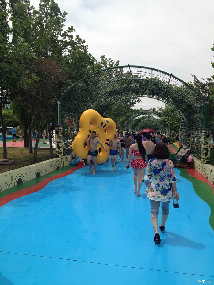 游玩玉黛湖景区