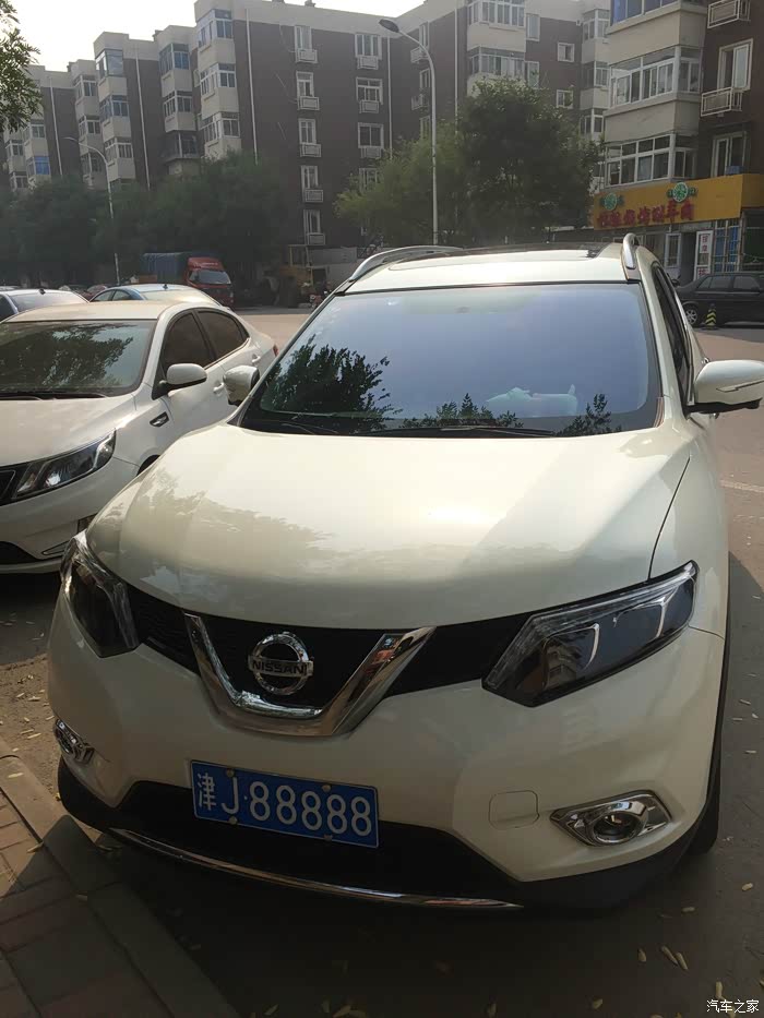 白色舒适提车作业求精