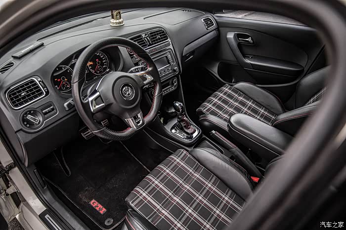 开往春天的汽车#选择困难症女车主 为了不选配置提polo gti !