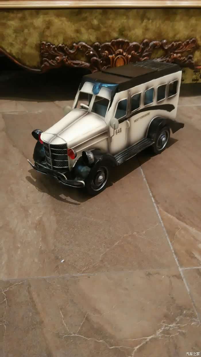 对铁皮工艺有种莫名喜爱,我的十三辆铁皮车,以后还会更多的.