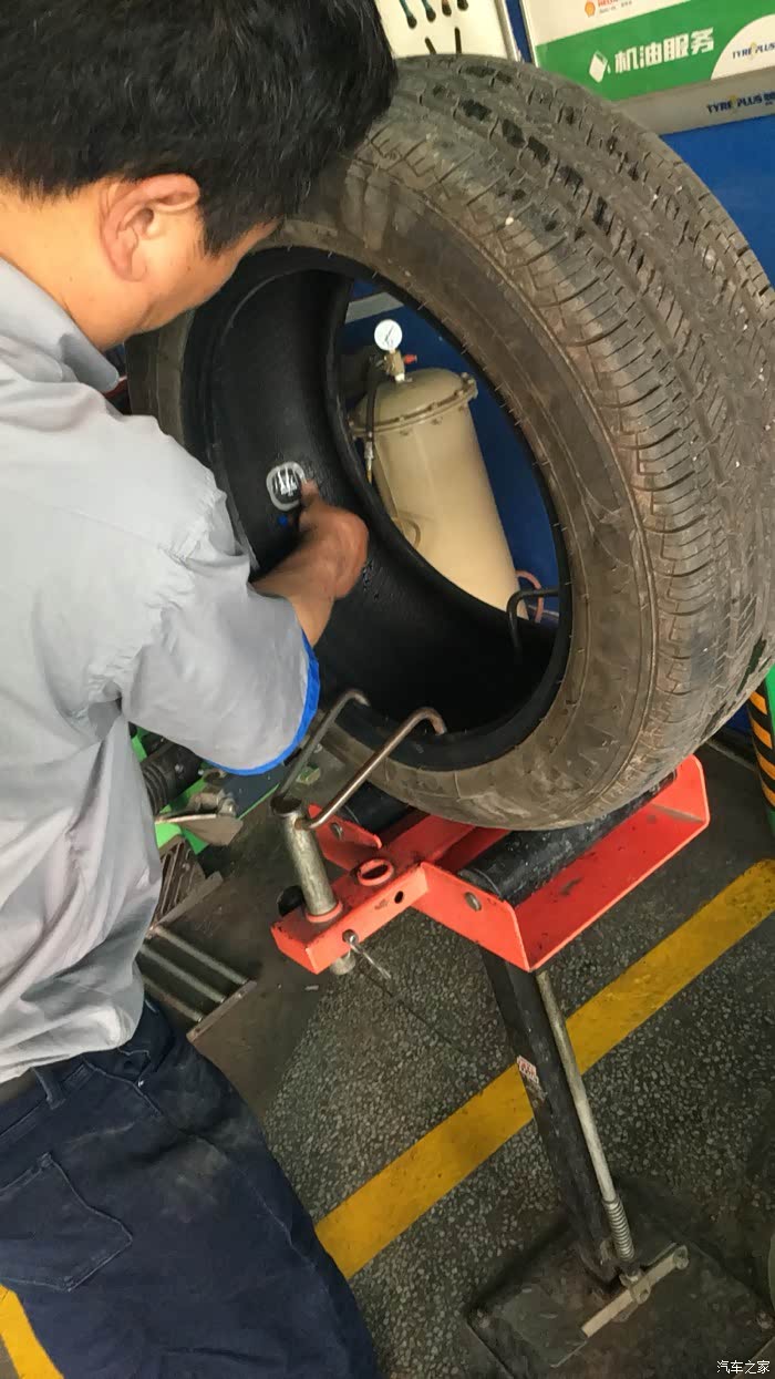 提车12天,后两轮胎都扎钉.心里不爽!